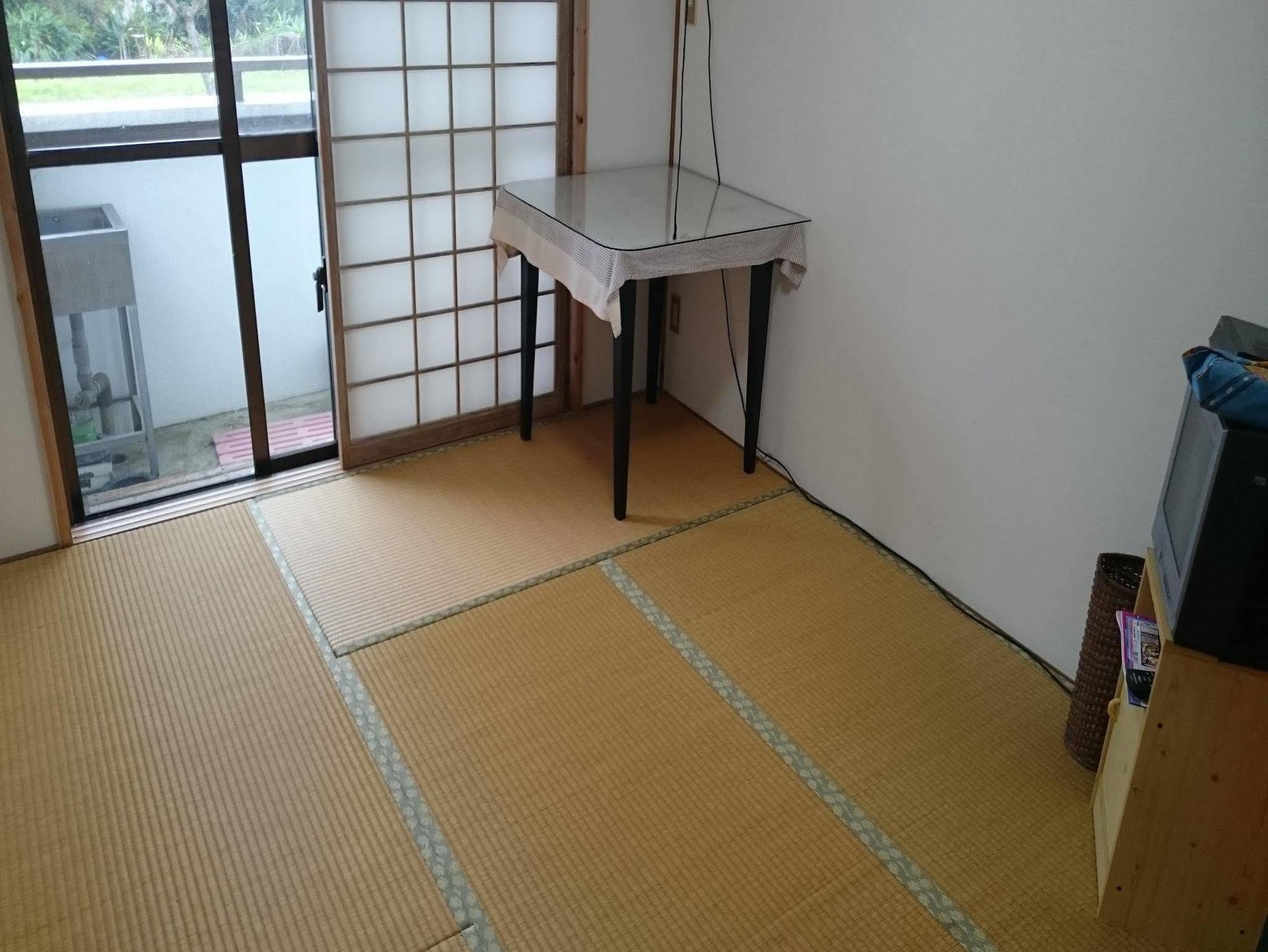 Хостел Minshuku Zabaru Ishigaki  Экстерьер фото